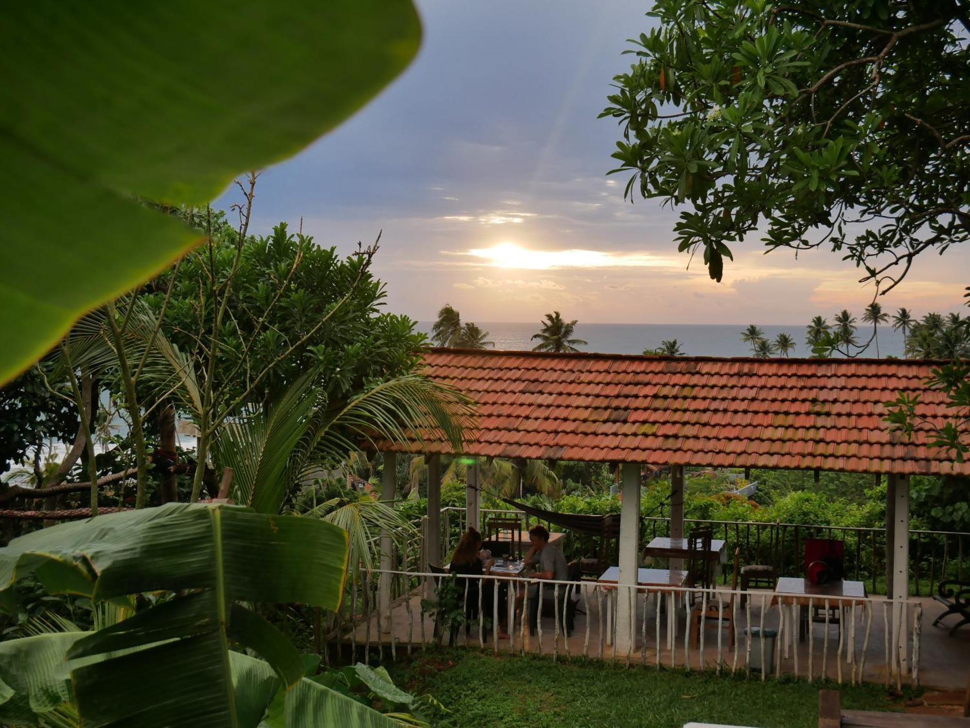 Sky Mountain Cafe With Seaview Bed & Breakfast Weligama Ngoại thất bức ảnh