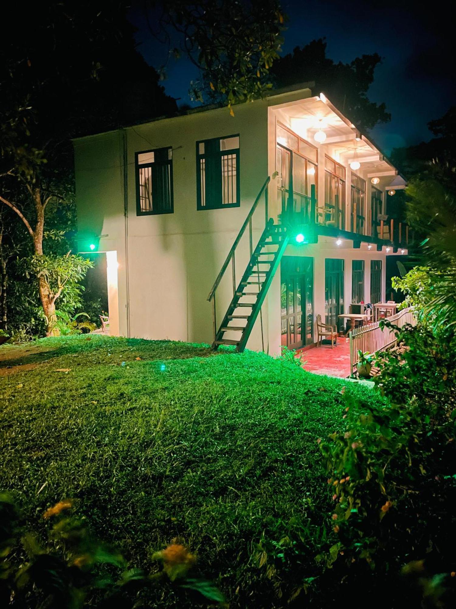 Sky Mountain Cafe With Seaview Bed & Breakfast Weligama Ngoại thất bức ảnh