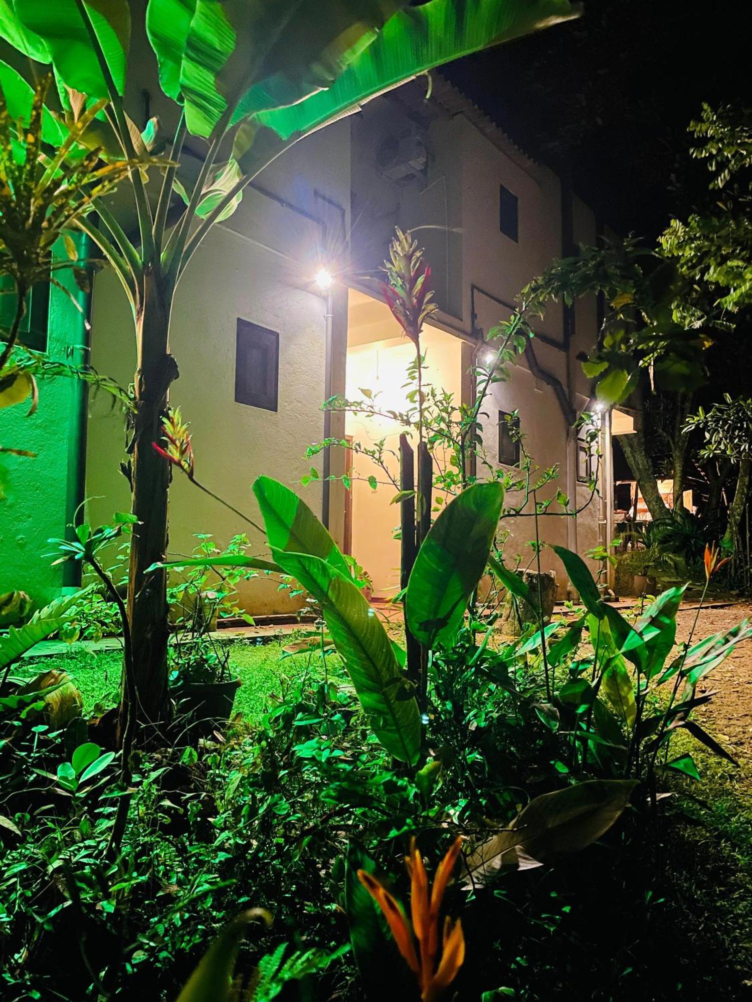 Sky Mountain Cafe With Seaview Bed & Breakfast Weligama Ngoại thất bức ảnh