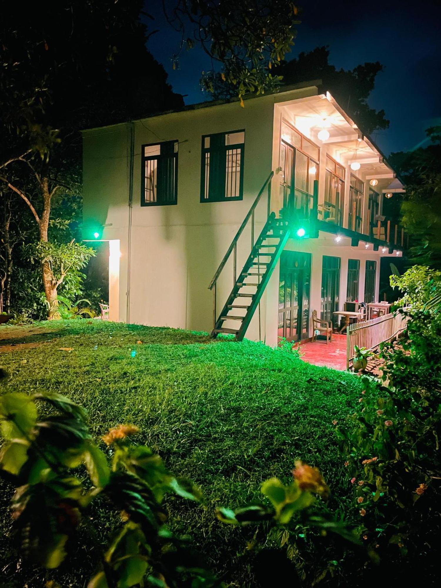 Sky Mountain Cafe With Seaview Bed & Breakfast Weligama Ngoại thất bức ảnh