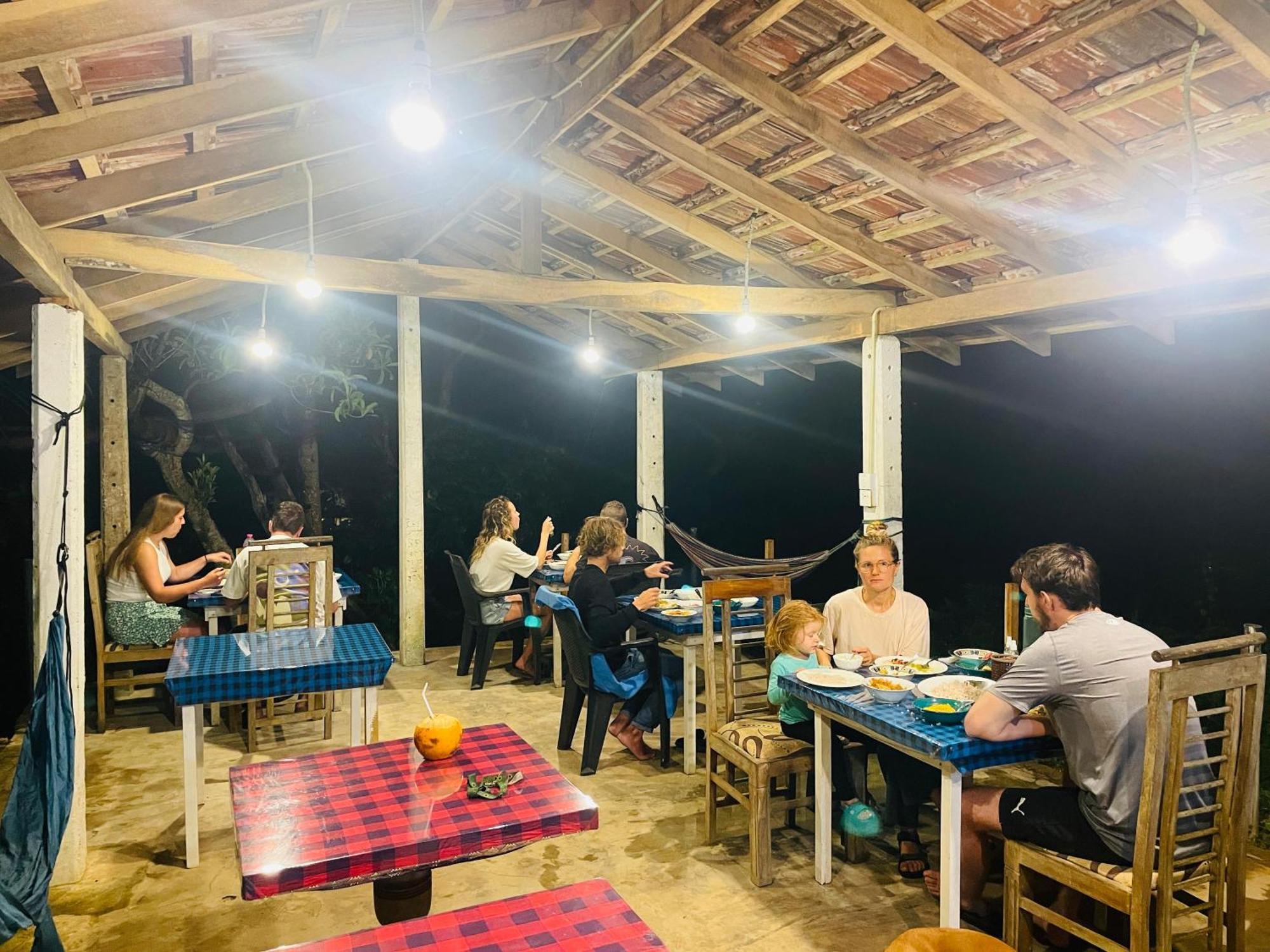 Sky Mountain Cafe With Seaview Bed & Breakfast Weligama Ngoại thất bức ảnh